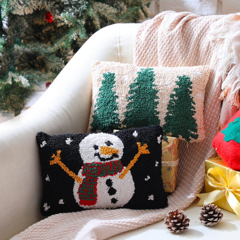 5129 2 Pcs Christmas Throw Pillow Christmas Hand-Hooked Decorative 8 x 12